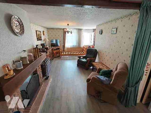Au calme,  maison offrant 4 chambres avec jardin et dépendance