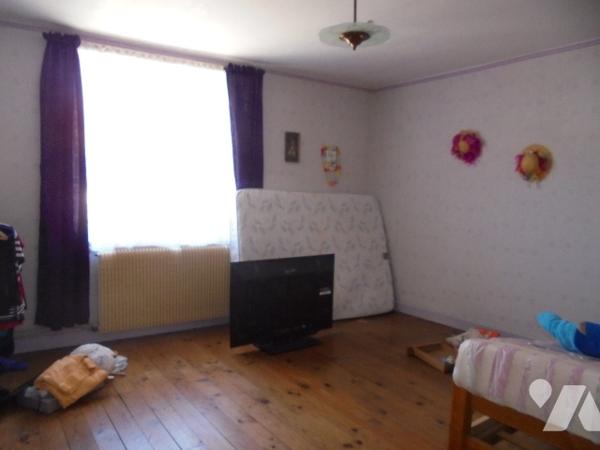 Au calme,  maison offrant 4 chambres avec jardin et dépendance