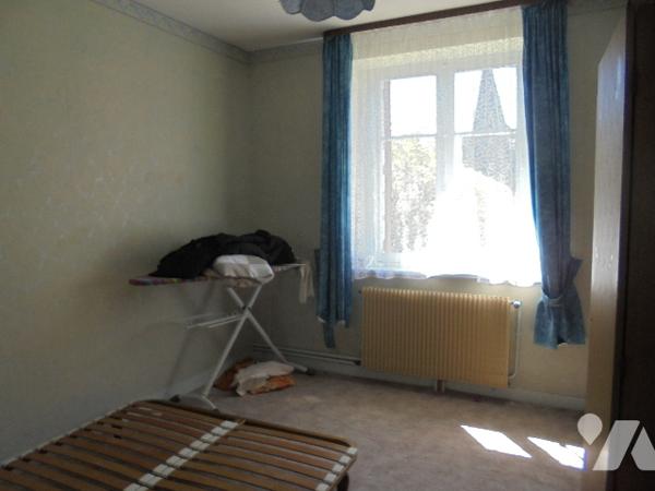 Au calme,  maison offrant 4 chambres avec jardin et dépendance