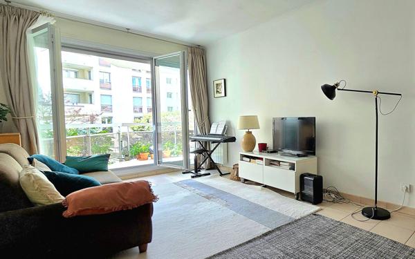 Appartement à vendre    3 pièces • 60,20 m2 Paris 14