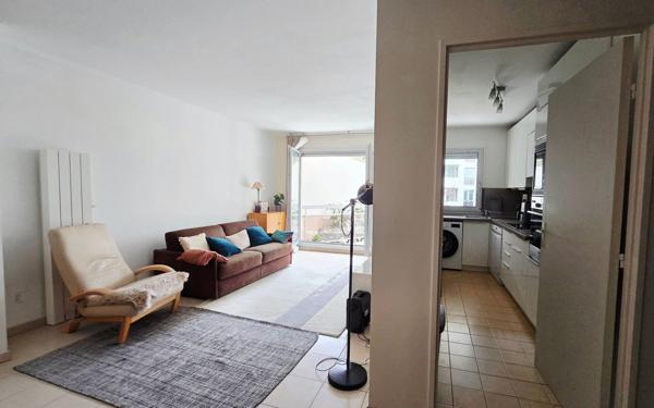 Appartement à vendre    3 pièces • 60,20 m2 Paris 14