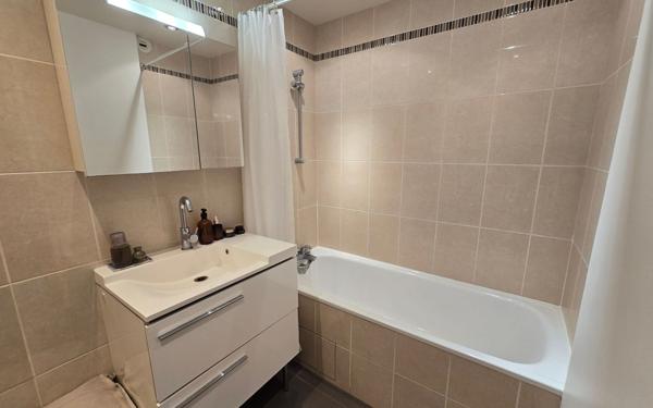 Appartement à vendre    3 pièces • 60,20 m2 Paris 14
