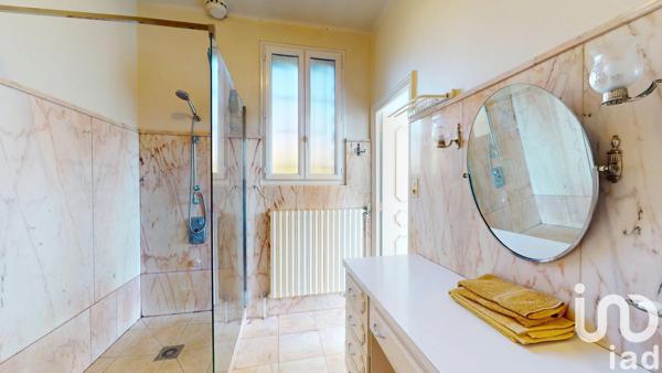 Maison d’architecte 8 pièces de 188 m² à Clermont-Ferrand (63100)