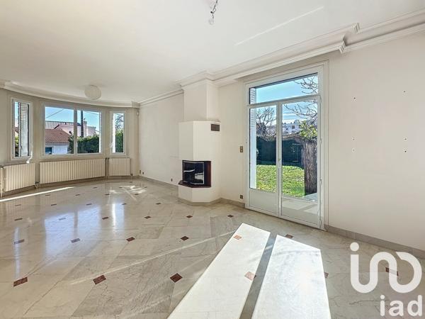 Maison d’architecte 8 pièces de 188 m² à Clermont-Ferrand (63100)