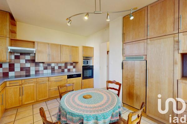 Maison d’architecte 8 pièces de 188 m² à Clermont-Ferrand (63100)