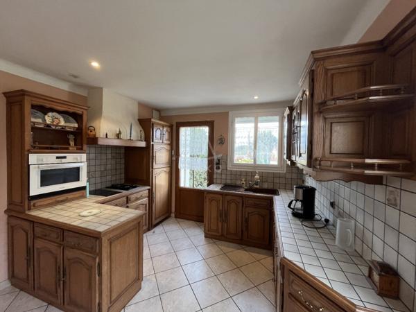 Maison familiale de bourg + annexes