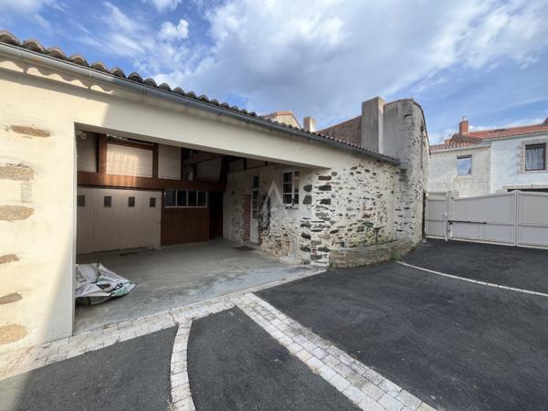 Maison familiale de bourg + annexes