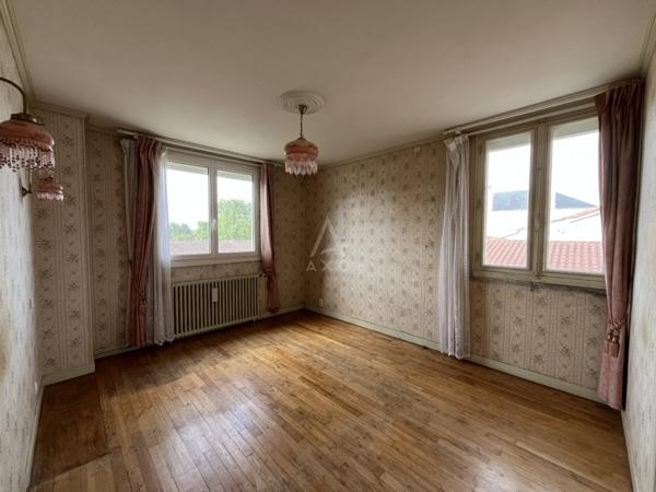 Maison familiale de bourg + annexes