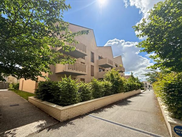 Superbe Duplex T4 - Double Terrasse - Parking - Entre Nansouty et Barrière de Bègles