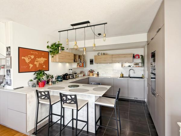 Superbe Duplex T4 - Double Terrasse - Parking - Entre Nansouty et Barrière de Bègles