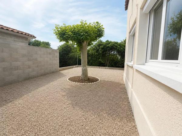 Location                                                      Duplex
                        
                     2 pièces                                         à Rognac