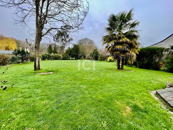 MAISON - 142 M² - 4 CHAMBRES - DOUBLE GARAGE - 1600M²