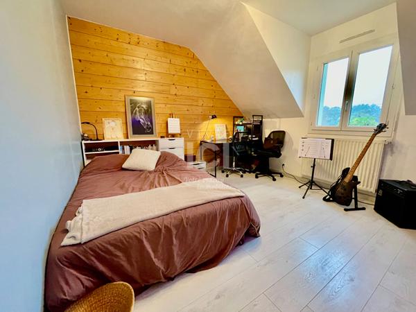 MAISON - 142 M² - 4 CHAMBRES - DOUBLE GARAGE - 1600M²