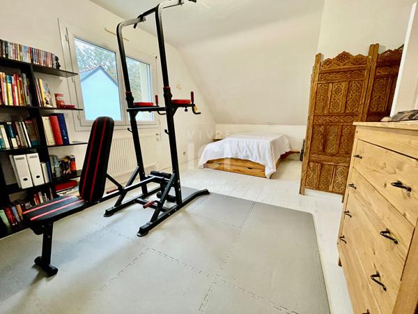 MAISON - 142 M² - 4 CHAMBRES - DOUBLE GARAGE - 1600M²