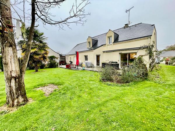 MAISON - 142 M² - 4 CHAMBRES - DOUBLE GARAGE - 1600M²