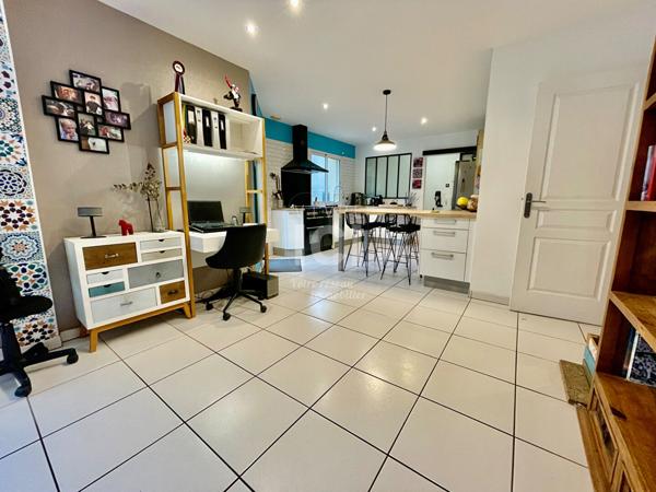 MAISON - 142 M² - 4 CHAMBRES - DOUBLE GARAGE - 1600M²