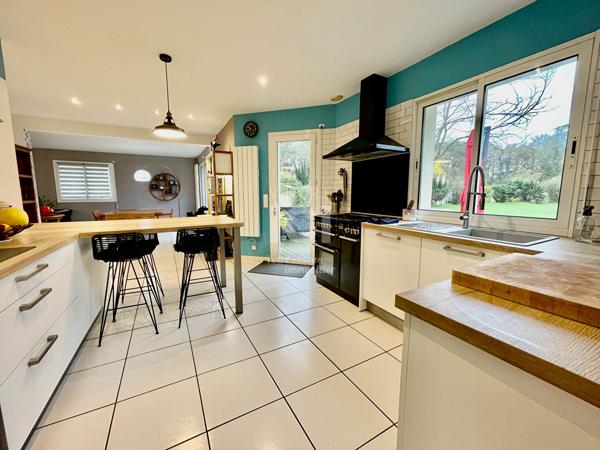 MAISON - 142 M² - 4 CHAMBRES - DOUBLE GARAGE - 1600M²