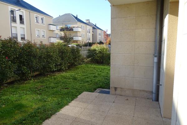 CROIX FLEURY - APPARTEMENT T.3 - 64M² - CAVE TERRASSE / JARDIN ET PARKING - REFAIT A NEUF