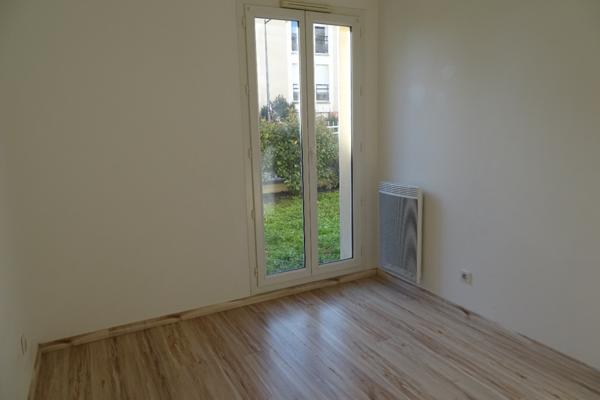 CROIX FLEURY - APPARTEMENT T.3 - 64M² - CAVE TERRASSE / JARDIN ET PARKING - REFAIT A NEUF