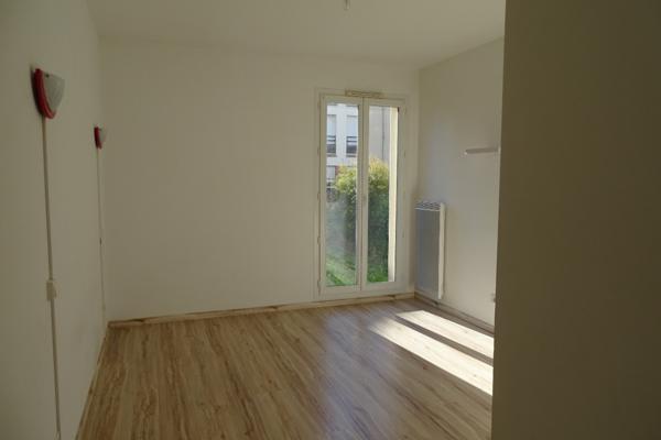 CROIX FLEURY - APPARTEMENT T.3 - 64M² - CAVE TERRASSE / JARDIN ET PARKING - REFAIT A NEUF