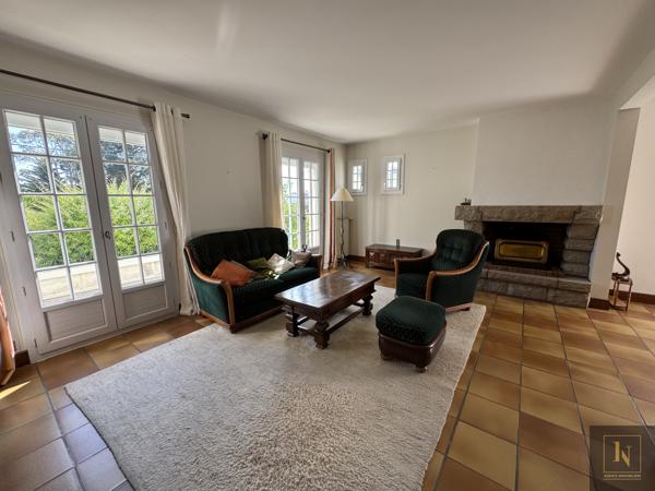 Maison
                                                                                                                                                                                                                                                                                                                        8 pièce(s)                                                                                                                                                                                                          4 chambre(s)                                                                                                                                                                                                          170  m²