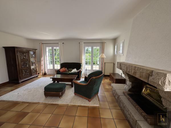 Maison
                                                                                                                                                                                                                                                                                                                        8 pièce(s)                                                                                                                                                                                                          4 chambre(s)                                                                                                                                                                                                          170  m²