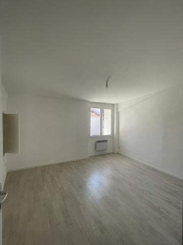 Courthézon (84350) Appartement T4 en centre ville