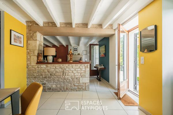 Maison en pierre au charme raffiné et son jardin bucolique