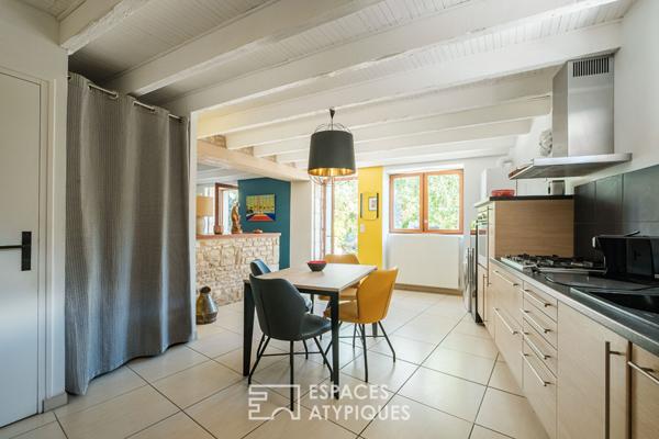 Maison en pierre au charme raffiné et son jardin bucolique