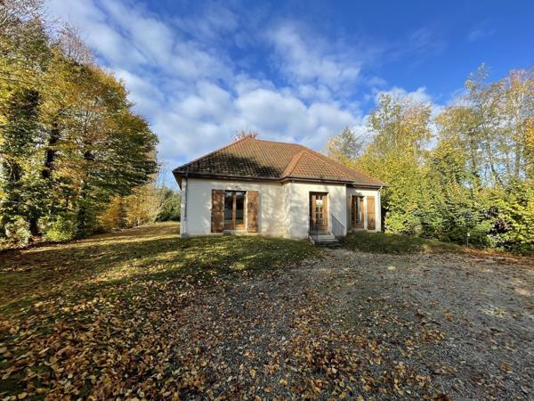 Ancien local professionnel de 106 m² et son grand parc de 7029 m²