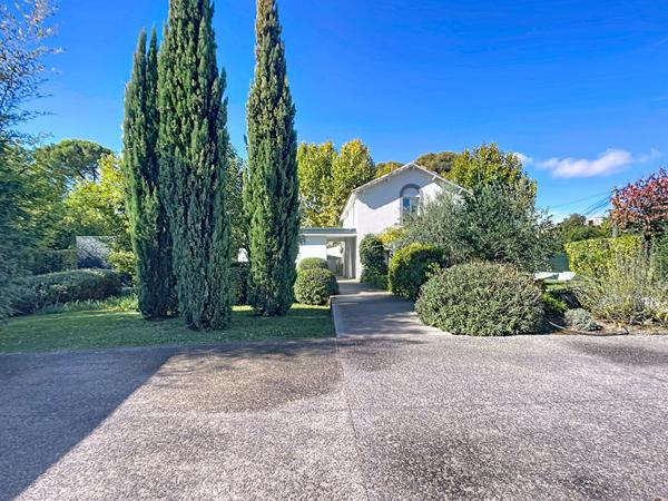 Maison d'Architecte à Vendre à Allauch - Un Bien d'Exception !