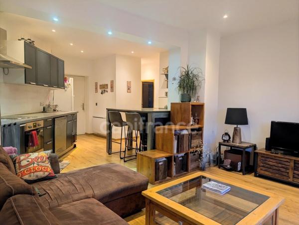 Appartement à vendre 3 pièces, places de parking privatives, cave et jardin