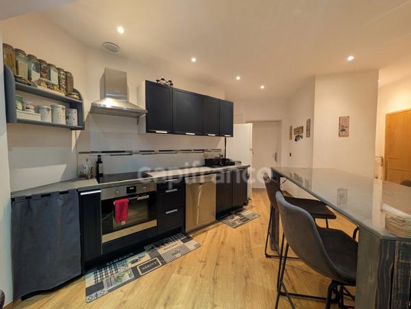 Appartement à vendre 3 pièces, places de parking privatives, cave et jardin