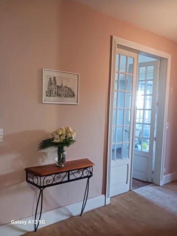 Maison de caractère de 275m2 et ses 1607 m2 de terrain clos .