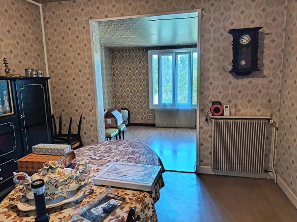 Vente                                                      Maison
                        
                     6 pièces                      101 m2                     à Le Breuil-sur-Couze