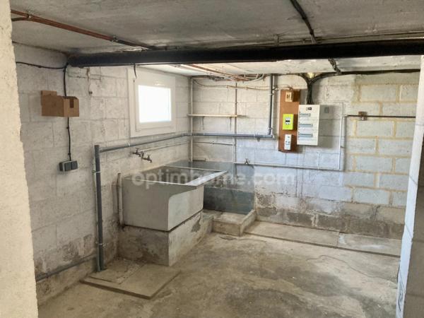 Maison individuelle rénovée – 2 chambres + bureau / chambre d’appoint – Jardin, garage et sous-sol complet – Charleville-Mézières