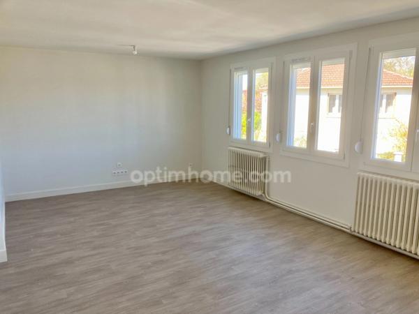 Maison individuelle rénovée – 2 chambres + bureau / chambre d’appoint – Jardin, garage et sous-sol complet – Charleville-Mézières