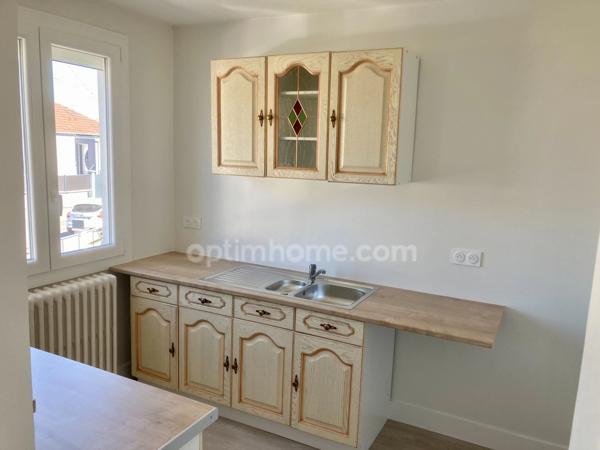 Maison individuelle rénovée – 2 chambres + bureau / chambre d’appoint – Jardin, garage et sous-sol complet – Charleville-Mézières