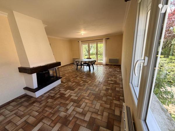 Vente FIXIN maison de plain pied 106 m² habitables 3 chambres sur sous sol et terrain de 978 m²
