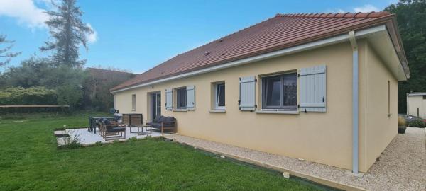 Beau pavillon de 2023 dans un environnement calme