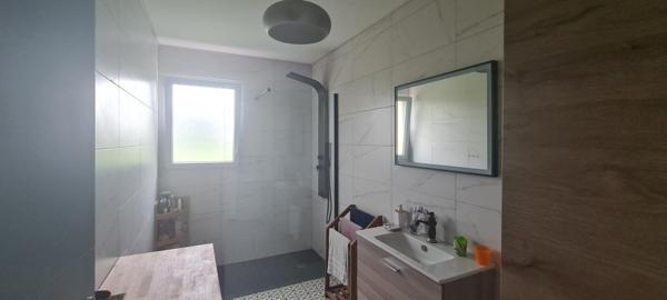 Beau pavillon de 2023 dans un environnement calme