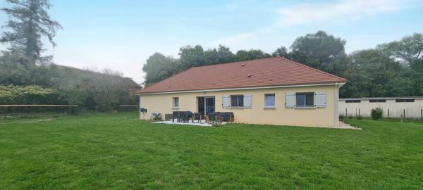 Beau pavillon de 2023 dans un environnement calme