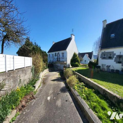 Maison d'habitation à vendre dans le centre de Châteauneuf du Faou, Finistère 29
