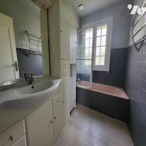 Maison d'habitation à vendre dans le centre de Châteauneuf du Faou, Finistère 29