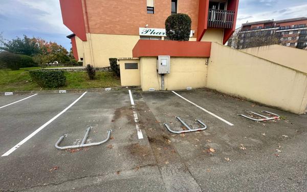 Stationnement à vendre    Dax