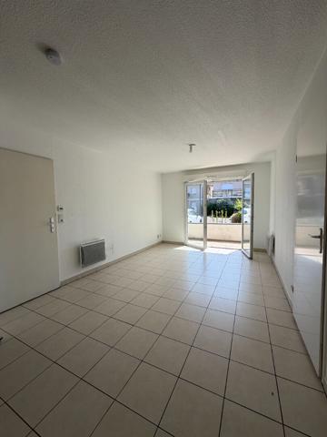 Appartement F2 dans une petite copropriété avec 2 places de parking