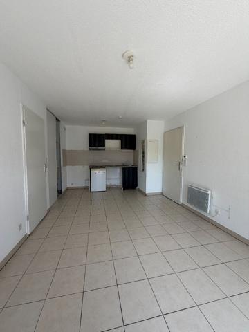Appartement F2 dans une petite copropriété avec 2 places de parking