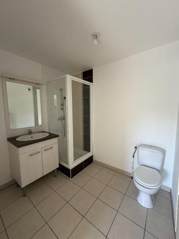 Appartement F2 dans une petite copropriété avec 2 places de parking