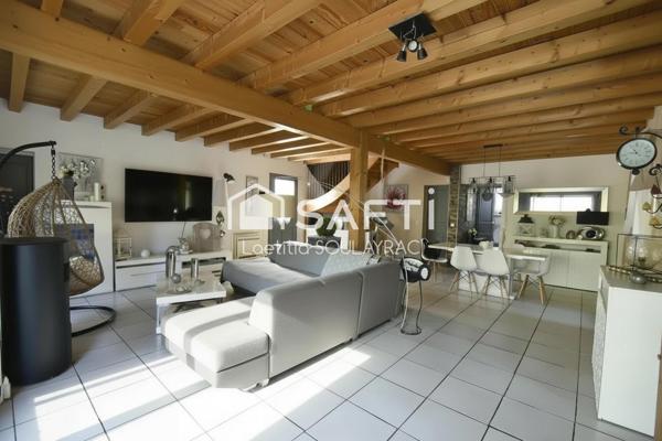 Maison de 150 m² avec piscine, garage, terrain clos...