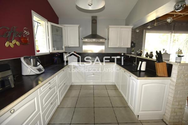 Maison de 150 m² avec piscine, garage, terrain clos...